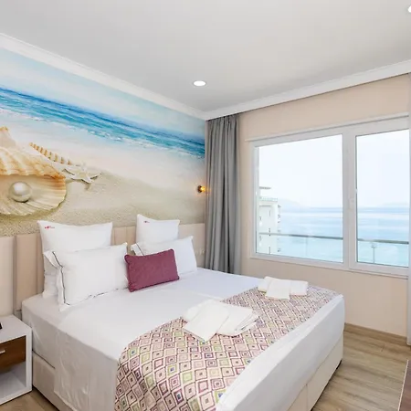 Otel Britania Avlonya
