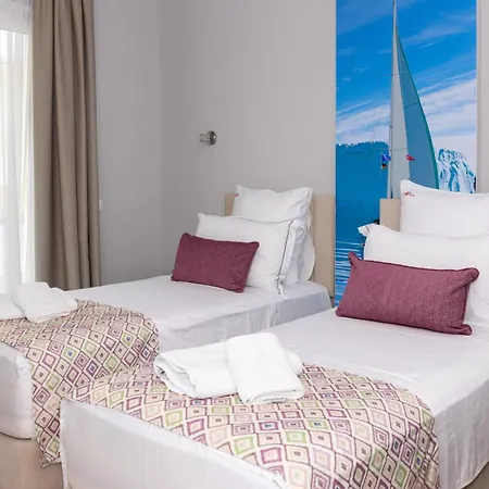 Otel Britania Avlonya