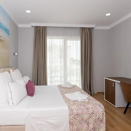 Otel Britania Avlonya